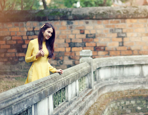 Anh Thư nền nã Văn Miếu ngày xuân