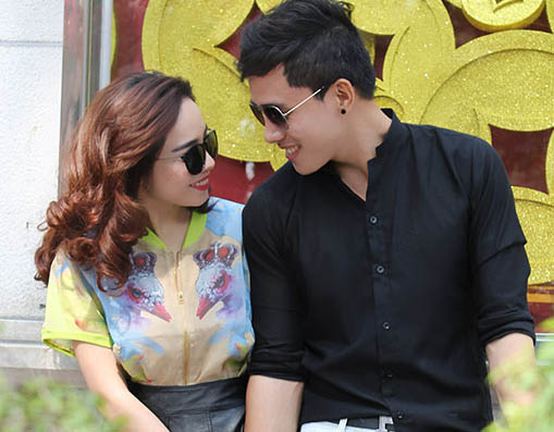 Chinh Nguyễn xuống phố cùng Hotgirl