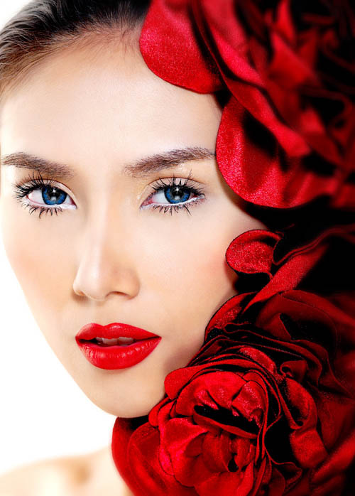 Hoàng Yến sắc sảo kiêu sa
