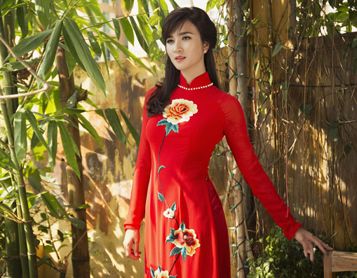 Kim Tuyến thướt tha dáng lụa