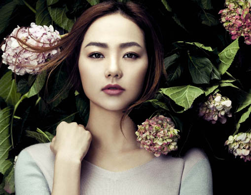Minh Hằng đẹp nhẹ nhàng trên Elle tháng 1