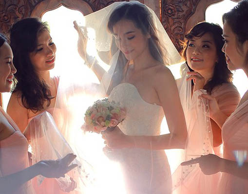 Trúc Diễm và 4 mẫu váy cưới
