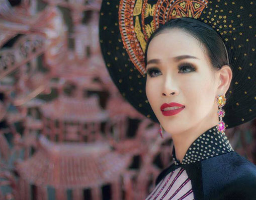 Trương Hạ Vy thổi hồn vào Bst áo dài Hồn Thiêng Nước Việt