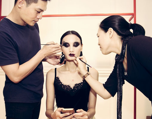 Cực ấn tượng với xu hướng makeup show Thu Đông 2016 Đỗ Mạnh Cường