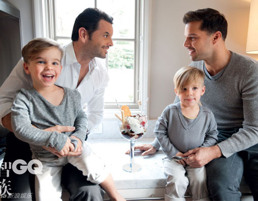 Ricky Martin hạnh phúc khi đồng tính