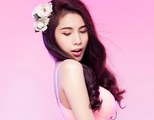 Thủy Tiên nuột nà nội y