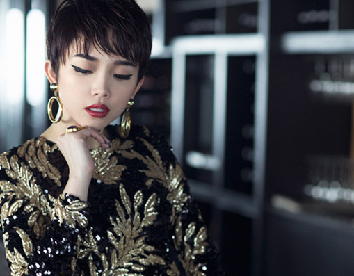 Tóc Tiên khoe vẻ nữ tính