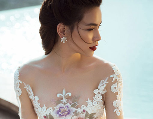 Hồ Ngọc Hà khoe vai trẩn quyến rũ